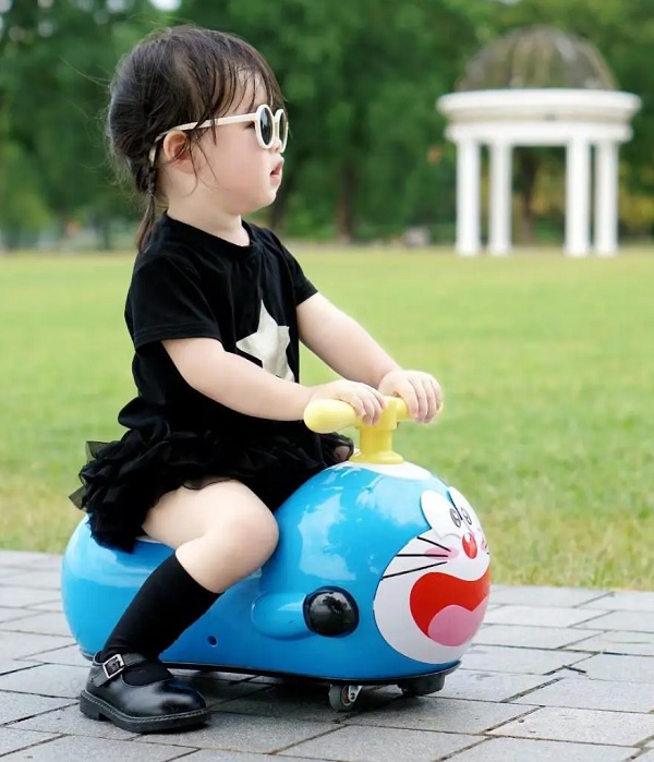 xe-choi-chan-dau-phong-doraemon-h6