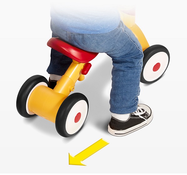 xe-choi-chan-hinh-thu-radio-flyer-h6