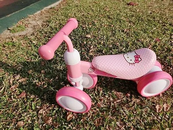 xe-choi-chan-sanrio-hello-kitty-h10