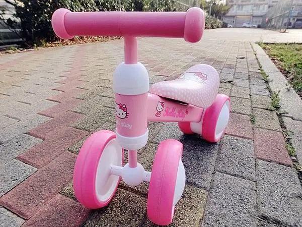 xe-choi-chan-sanrio-hello-kitty-h9