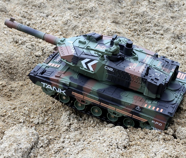 xe-tang-dieu-khien-tu-xa-ban-dan-nuoc-h8