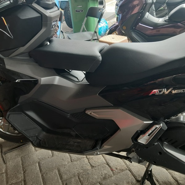 yen-ngoi-xe-may-honda-adv-cho-be-h5