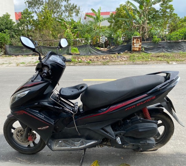 yen-phu-cho-be-di-xe-may-air-blade-ab-100-h6